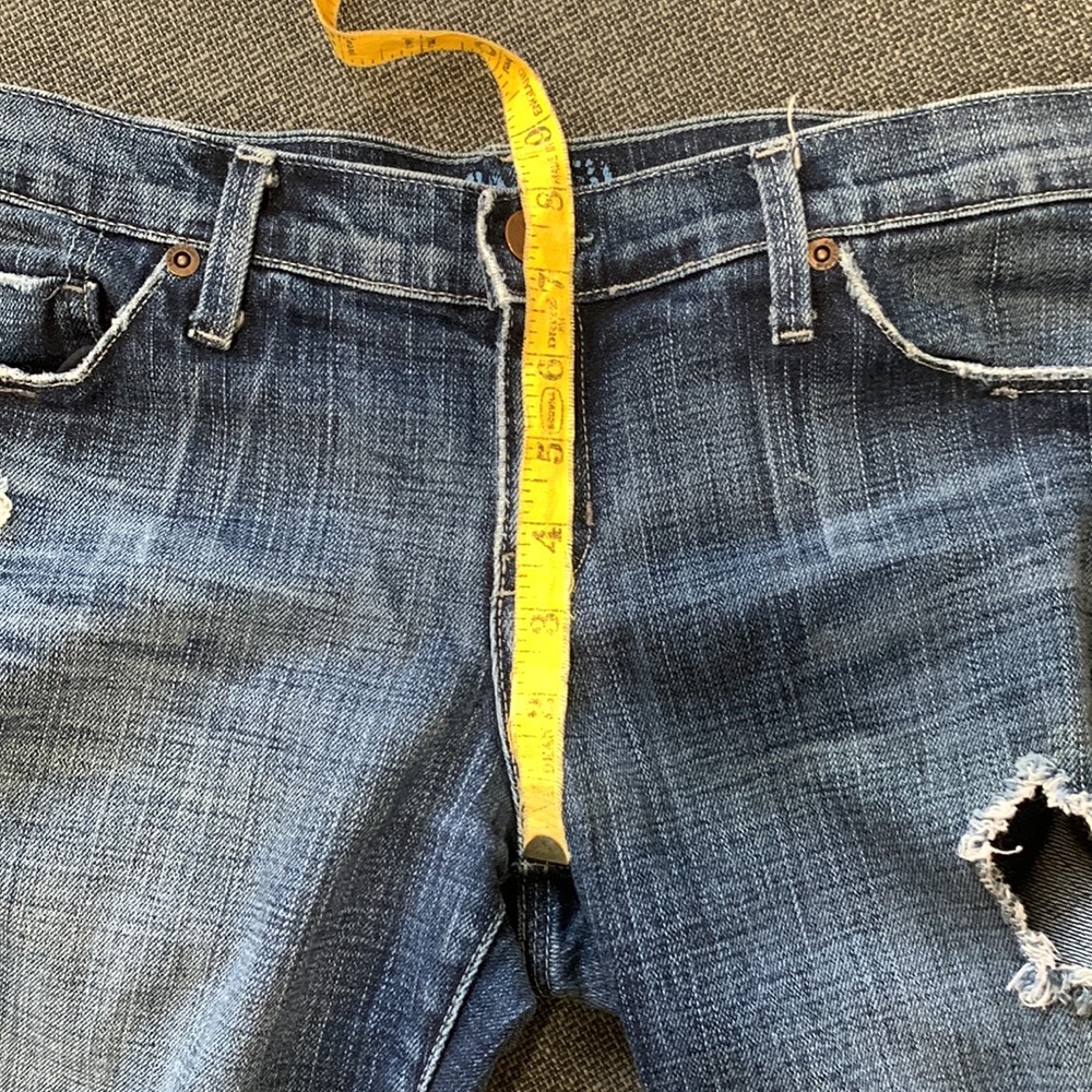 Distressed jeans - Picture 5 of 10
